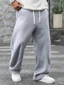PAVTROS Quần thể thao nam phong cách đường phố trẻ trung, đa năng: Quần ống rộng dáng suông thiết kế xẻ tà, phù hợp cho trang phục đường phố, sinh hoạt thường ngày, đi chơi cuối tuần, lễ hội âm nhạc, tụ họp bạn bè và nhiều dịp khác. Chiếc quần này là một món đồ không thể thiếu trong tủ quần áo của phái mạnh, là món quà tuyệt vời dành cho bạn trai hoặc chồng. - Xám - Xem 7