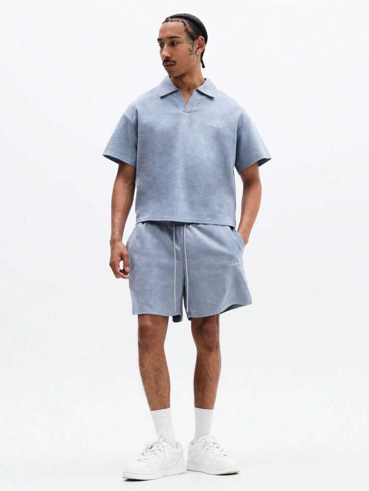 Set coordinato in polo scamosciata con pantaloncini abbinati