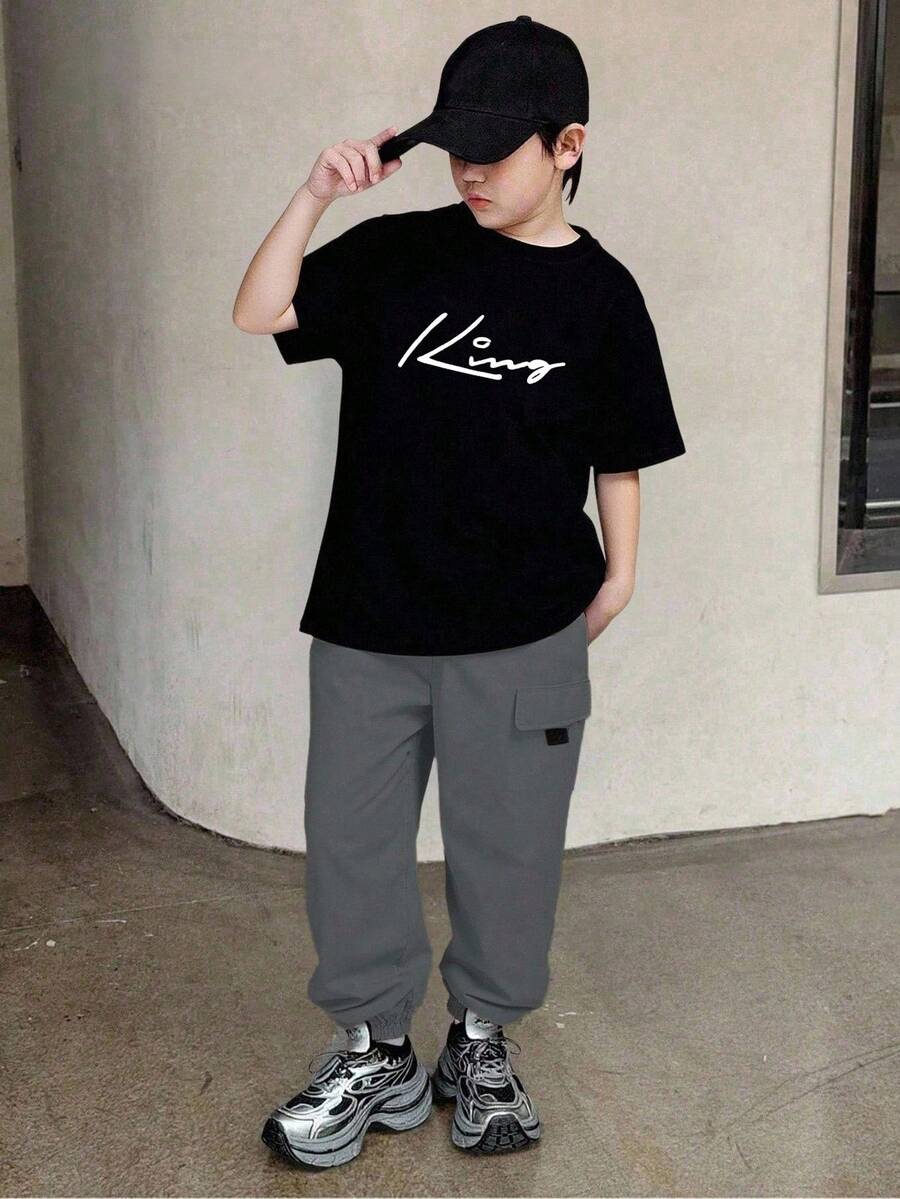 SHEIN Mirajuku 2件套/套 男童印花黑色短袖T恤和米色工装裤休闲套装，春夏款 - 灰色 - 查看 1