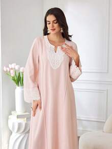 Al Najma 女士优雅日常蕾丝刺绣领宽松长袖阿巴雅连衣裙 - 粉色 - 查看 4