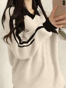 DAZY Áo nỉ chui đầu nữ phối màu in chữ, kiểu dáng sinh viên. - Màu be - Xem 3