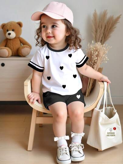 SHEIN 2件套女婴休闲简约迷你爱心图案黑色条纹圆领短袖T恤和打底裤套装，适合春夏日常穿着、度假、Y2K风格、可爱、舒适、儿童日常时尚、儿童秋季时尚、秋季新款、花开时尚、女童套装、两件套、价格实惠、时尚、周末穿搭、儿童套装、紫色婴儿夏季套装、情人节