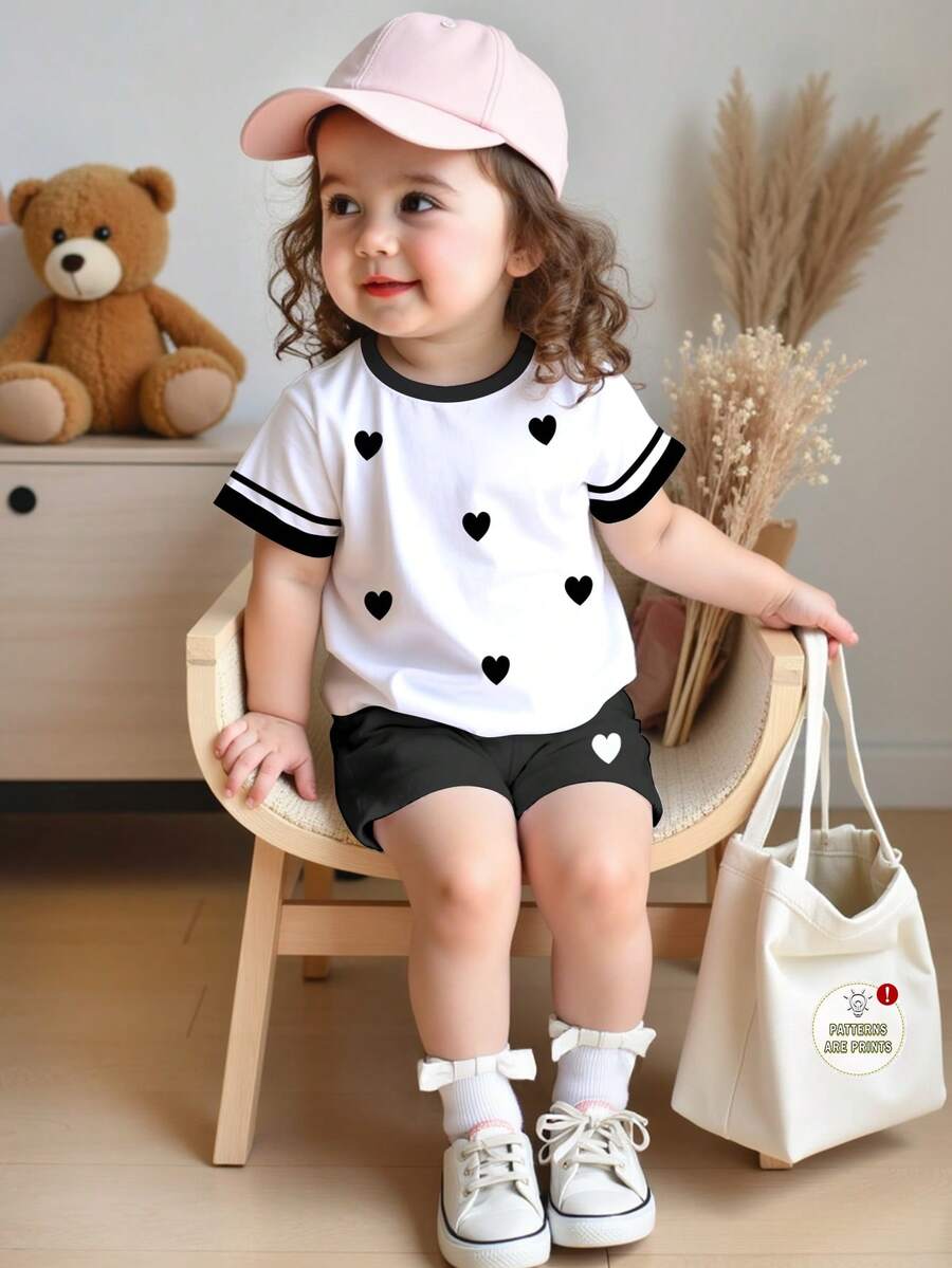 SHEIN 2件套女婴休闲简约迷你爱心图案黑色条纹圆领短袖T恤和打底裤套装，适合春夏日常穿着、度假、Y2K风格、可爱、舒适、儿童日常时尚、儿童秋季时尚、秋季新款、花开时尚、女童套装、两件套、价格实惠、时尚、周末穿搭、儿童套装、紫色婴儿夏季套装、情人节 - 彩色 - 查看 1