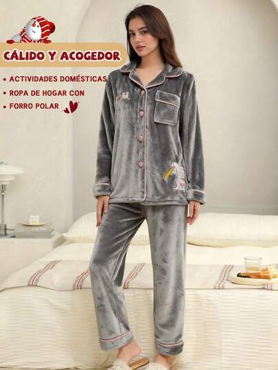 Conjunto de pijama de felpa coral bordado con dinosaurios de dibujos animados para mujer, estilo gris, diseño con cuello tipo cárdigan y detalles de ribetes en contraste, tejido aterciopelado grueso para mayor calidez y suavidad al contacto con la piel, regalo de Navidad, almacén local.