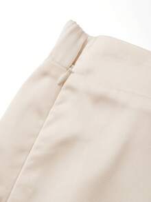 GlowEve CURVE 大码女装热销缎面亮面套装，采用立领优雅修身马甲外套搭配鱼尾裙，适合通勤、外出、派对、晚宴、夜店等多种场合，时尚简约的两件套设计。 - 杏色 - 查看 4