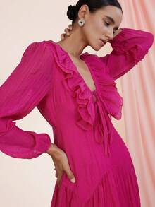 Revavyn 紫红色优雅奢华时尚褶皱纹理层叠荷叶边下摆深V领开衩A字型精致浪漫复古风女式长袖连衣裙 - 玫紅色 - 查看 1