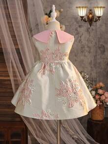 SHEIN 这款优雅奢华的修身休闲撞色翻领无袖连衣裙，适合少女穿着，优雅百搭，适合日常穿着、节日庆典、家庭聚会和特殊场合，也可作为姐妹装，春夏款式，可爱、优雅、甜美、复古、时尚，适合度假穿着，也可作为母女装或姐妹装。