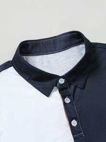 Manfinity Mode 男士休闲日常通勤徽章印花撞色短袖Polo衫，夏季蓝黑白衬衫，男士高尔夫球衫，男士Polo衫，蓝白套装，男士服装，复古风格，日常休闲，周末旅行，户外活动，探险旅行，轻松的工作环境或半正式场合，男友/丈夫礼物，周年纪念/生日礼物，派对，暑假，新年，婚礼，情人节 - 彩色 - 查看 4