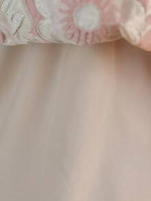 SHEIN 这款优雅奢华的修身休闲撞色翻领无袖连衣裙，适合少女穿着，优雅百搭，适合日常穿着、节日庆典、家庭聚会和特殊场合，也可作为姐妹装，春夏款式，可爱、优雅、甜美、复古、时尚，适合度假穿着，也可作为母女装或姐妹装。