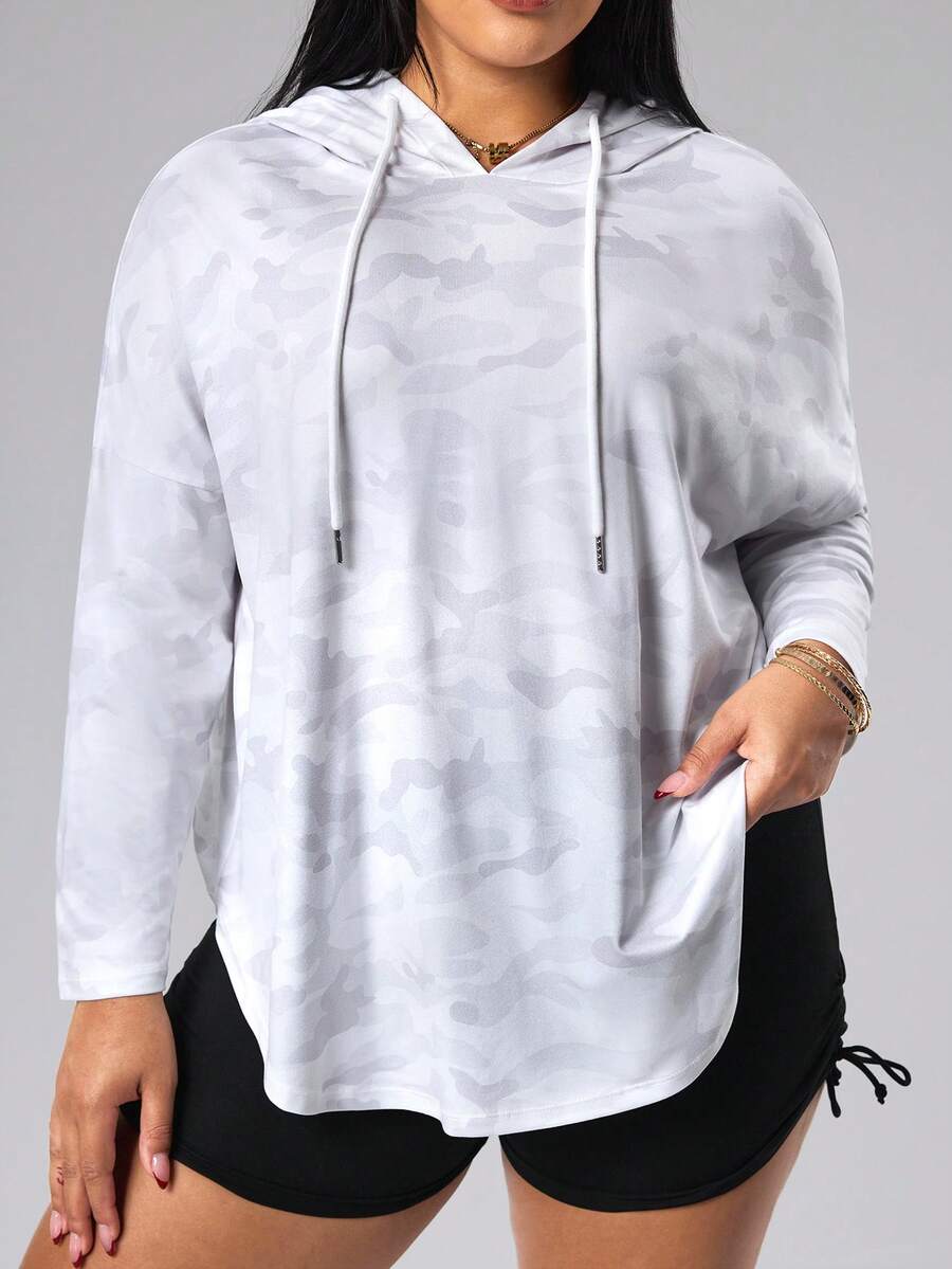 SHEIN Sports 大码女式迷彩印花抽绳连帽T恤，休闲运动款 - 彩色 - 查看 1