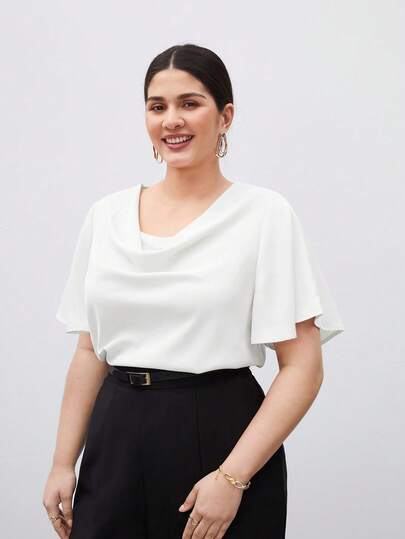 Maija 大码女式纯色宽松荷叶袖衬衫，百搭实用，适合都市通勤、商务休闲、夏季穿着。优雅白色大码上衣，适合各种场合，包括圣帕特里克节、复活节、夏季、复活节派对、海滩度假、夏季外出、毕业典礼、毕业休闲、女士休闲衬衫等。