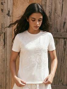 Camiseta de manga corta elegante y lujosa con flores 3D y cuentas, versátil para adolescentes - Blanco - Ver 4