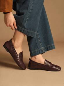 Rosivie 女士PU皮革休闲百搭乐福鞋，适合日常穿着 - 咖啡棕 - 查看 4