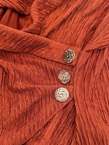 Xyvia Bộ đồ hai mảnh dành cho nữ, chất liệu vải dệt kim kẻ sọc dọc, cổ chữ V, không tay, vạt áo bất đối xứng, eo nhún bèo, khóa kim loại, thanh lịch, sang trọng, tinh tế, thích hợp cho tiệc tùng, đi làm, mùa xuân/hè. - Màu Cam cháy - Xem 2