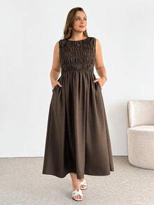 SHEIN Essnce 大码女装春夏时尚休闲舒适日常修身无袖棕色中长连衣裙，带口袋，夏季服装，女士度假装 - 棕色 - 查看 3