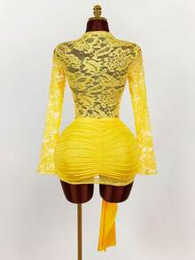 Amplova 女士蕾丝衬衫搭配复古红色薄纱抽绳下摆迷你修身连衣裙，波西米亚风派对装扮 - 黃色 - 查看 2