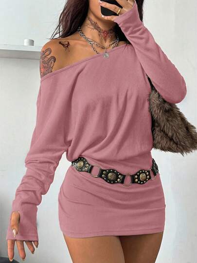 Coolane Damklänning i enkel, enfärgad, asymmetrisk, axlad, stickad, med bodycon-detaljer, höst