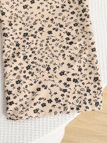 SHEIN Kids Summer Squishy 2pcs/Set Teen Girls Chiffon Ditsy Floral Sleeveless Top And Loose Casual Pants Set, Suitable For Casual, Resort, French Style, Lunch, Party, Countryside Girls Floral Two Piece Set Girls Floral Pants Set Girls Pajamas Floral Spring Clothes For Girls Wide Leg Pants Bowknot Peplum Top Floral Print Set - Apricot - View 4