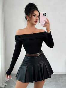 GlowEve 秋冬新款法式优雅女士时尚针织弹力亮面露肩褶皱修身T恤+弹力腰A字迷你裙两件套，百搭 - 黑色 - 查看 2