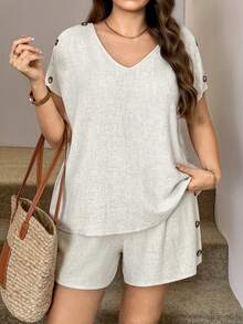 SHEIN LUNE 两件套纽扣装饰休闲上衣和松紧腰短裤套装，百搭大码服装，适合户外和通勤，夏季女装，圣帕特里克节服装，复活节夏季服装，春季女装，海滩圣帕特里克节复活节休闲套装，夏季度假服装，复活节狂欢服装，节日波西米亚风女装，乡村风格服装，乡村音乐会服装，春季女装，夏季服装，西部风格女装 - 杏色 - 查看 2