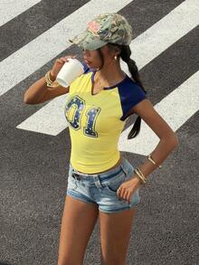 StreetHx 女士春夏学院风数字印花T恤，做旧U领，撞色袖，Y2K街头潮酷风，摇滚朋克风，适合度假、音乐节等场合，修身舒适弹力短袖T恤 - 黃色 - 查看 6