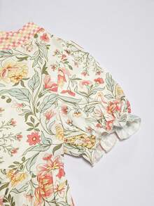 SHEIN Franclia Retro Floral Decor V-Neck Women Beach Holiday Blouse Boho Blouses Boho Summer Tops Boho Shirts Women Bohemian Tops Women's Boho Clothing Floral Blouse Short Sleeve Blouse Blouse Summer Ditsy Floral Top Spring Blouse Easter Blouse Daily Work Set Beach Outfits For Women Elegant Women's Blouses Tops For Going Out Holiday Outfits For Women Casual Blouses For Women - Multicolor - View 5