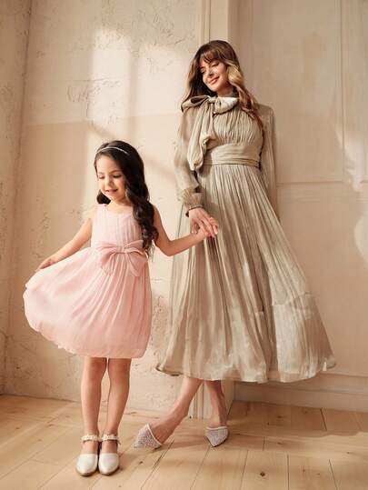 SHEIN Young Girl Shiny Fabric Bow Decor Waist Cinched Sleeveless Party Dress Mother Daughter Dress Dresses For Mommy And Me Elegant Dress Girls Dusty Pink Dresses For Kids Nude Dress,Mommy And Me Matching Outfits (2 Pieces Sold Separately)