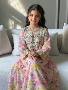 SHEIN Tween Girl Loose Casual Extra Long Ditsy Floral V-Neck Robe, Resort, Arabian Abaya - Multicolor - View 3