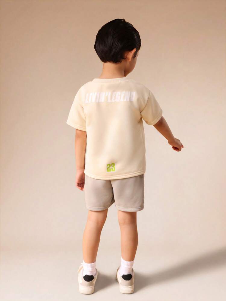 T-Shirt And Shorts Set With Chest Print