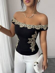 SHEIN Raffinéa Women's Sexy & Elegant Daily Gold Floral Decor Open Shoulder Top, Fitted Design With Gold Waist Applique, Knit Stretchy Flare Sleeve Solid Color Open Shoulder Graceful Ladies T-Shirt, Suitable For Women, Spring/Summer Black And Gold Top Women Tops Elegant Classy Top Trending Tops Black Sexy Tops - Black - View 3