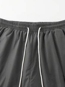 Manfinity Homme شورت رجالي بجيب لون أحادي الخصر بسحاب كاجوال فضفاض، شورت كاجوال رجالي، شورت كارجو للرجال - رمادي غامق - مشاهدة 5
