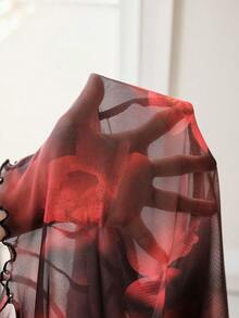 SHEIN MOD Áo lưới đen cỡ lớn dành cho nữ, họa tiết hoa đỏ, chất liệu lưới xuyên thấu màu đen, đường may tương phản, tay chuông, thích hợp cho trang phục cỡ lớn, mùa thu, áo tay chuông cho ngày Valentine. - Đỏ và đen - Xem 11