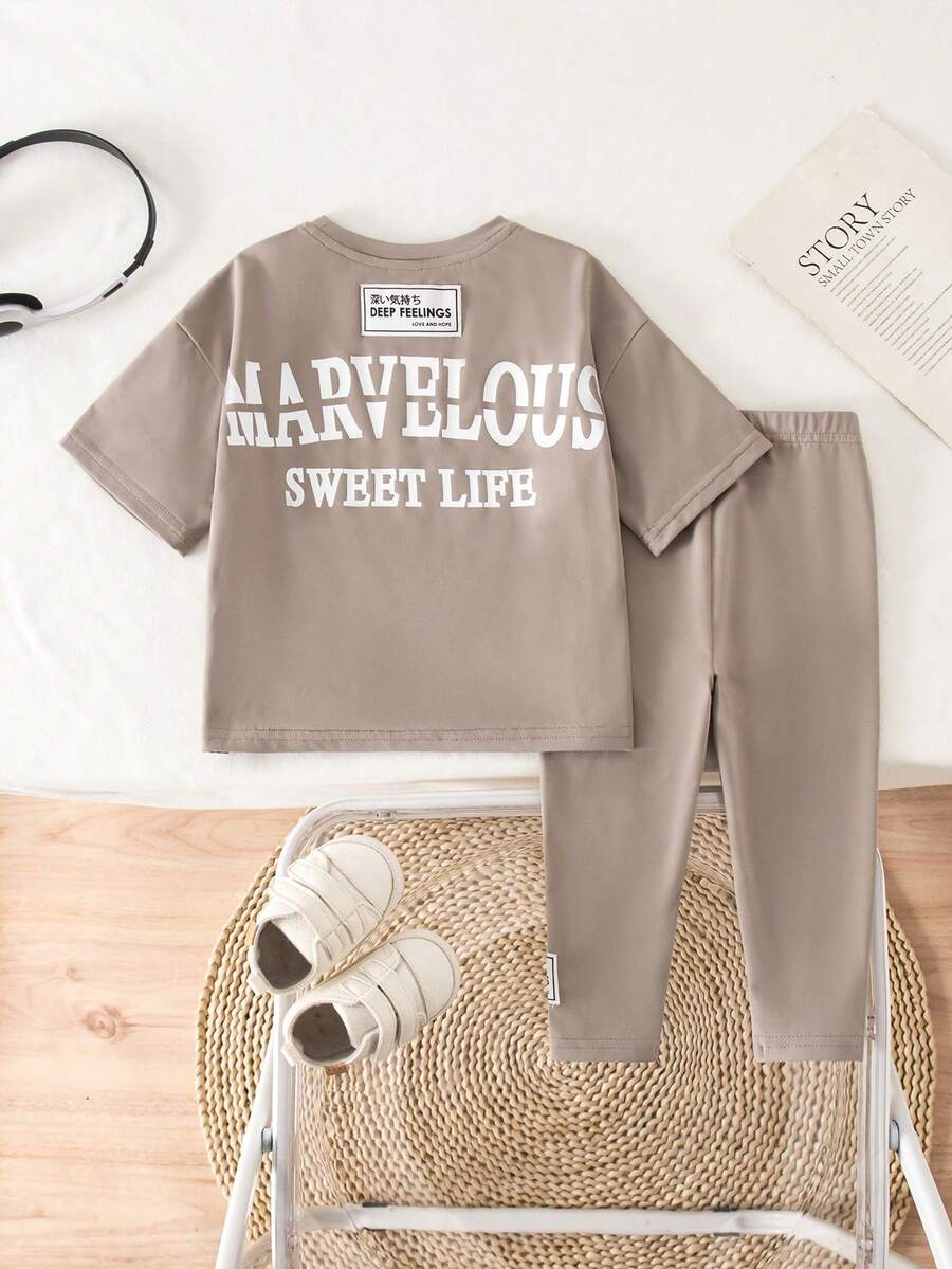 SHEIN 2件套可爱女婴/幼儿女童休闲亲子装,字母印花落肩圆领T恤和裤子,休闲套装,适合春秋季日常休闲穿着及上学,情人节、母女装、姐妹装。 - 卡其色 - 查看 1