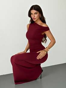 SHEIN Tall 夏季服装、日常约会及旅行穿搭、派对穿搭、优雅女士内衣、外出穿搭、斜肩不对称超长鱼尾连衣裙、夜店女士穿搭、约会穿搭、宴会礼服、女士夏季连衣裙、毕业礼服 - 紅色 - 查看 2