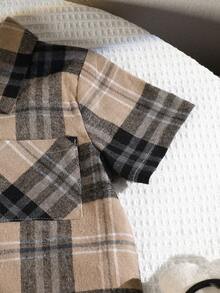 SHEIN Playful Pals 男童卡其色和棕色休闲图案衬衫上衣搭配直筒裤，配有实用口袋，适合外出、居家休闲和社交聚会。 - 彩色 - 查看 8