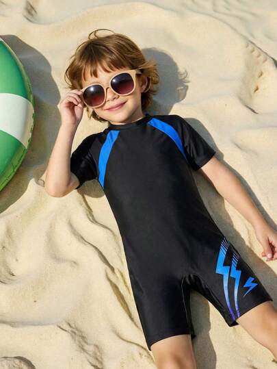 SHEIN Bubblio Bộ đồ bơi liền thân phối màu thể thao năng động dành cho bé trai, thích hợp cho bãi biển, bơi lội và lướt sóng.