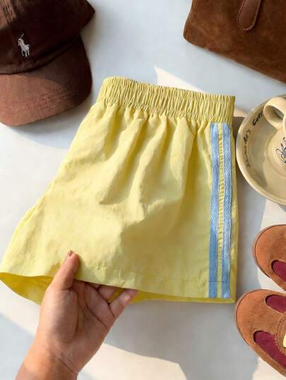 Comfortcana Pantalones cortos holgados con cintura elástica y rayas, aptos para verano, invierno, Navidad, Año Nuevo, deportes casuales al aire libre, pantalones cortos crema amarillento estilo Y2K.