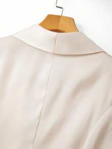 GlowEve CURVE 大码女装热销缎面亮面套装，采用立领优雅修身马甲外套搭配鱼尾裙，适合通勤、外出、派对、晚宴、夜店等多种场合，时尚简约的两件套设计。 - 杏色 - 查看 5