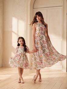 SHEIN Vestido de niña (niña pequeña) con estampado floral 3D, conjunto a juego para toda la familia - Multicolor - Ver 2