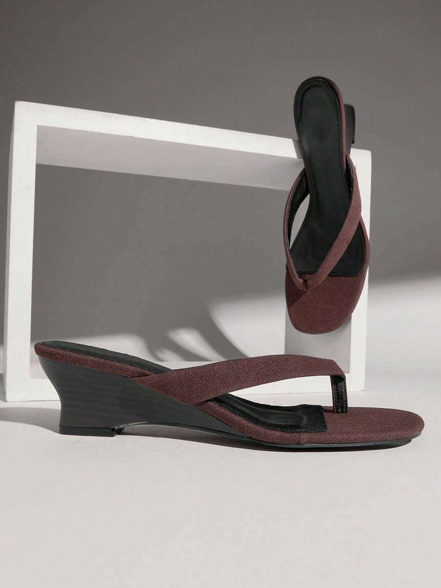 Solezae Women's Chic Casual Slip-On Thong Strap Wedge Sandals Valentine's Day - Chocolate Brown - View 1