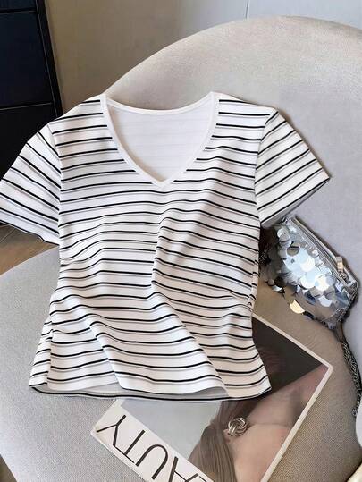 Resyla Women's Classic Striped Print V-Neck T-Shirt, Designer Pattern, Chic Style, Suitable For Outdoor, Shopping, Daily Wear, Classic Black And White