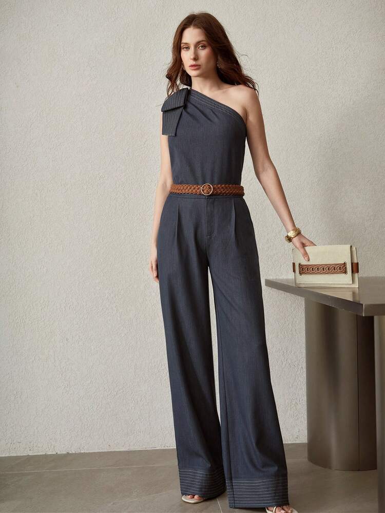 Blusa con un solo spallina, cuciture a contrasto e fiocco grande