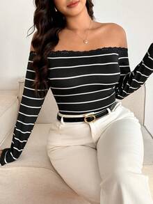 Calvaya Camiseta Ajustada com Ombros à Mostra, Renda Contrastante e Listras, Casual, Plus Size, Outono - Multicolorido - Visão 6