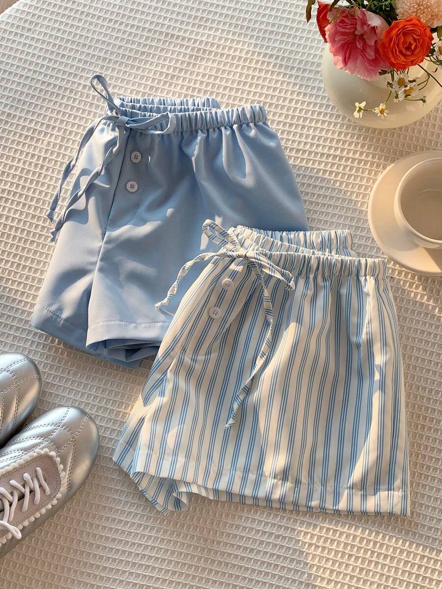 Comfortcana Bộ 2 quần short nữ kiểu dáng thường ngày: Vải dệt kẻ sọc xanh dương, thiết kế cài nút phía trước. - Màu xanh lam - Xem 1