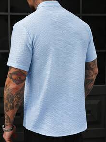 Manfinity CasualCool 男士立领短袖衬衫，浅蓝色纹理休闲轻薄中国风上衣 - 淺藍色 - 查看 2