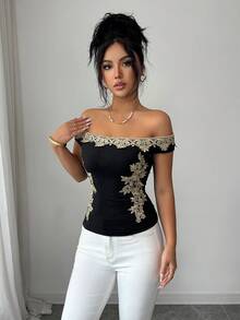 SHEIN Raffinéa Women's Sexy & Elegant Daily Gold Floral Decor Open Shoulder Top, Fitted Design With Gold Waist Applique, Knit Stretchy Flare Sleeve Solid Color Open Shoulder Graceful Ladies T-Shirt, Suitable For Women, Spring/Summer Black And Gold Top Women Tops Elegant Classy Top Trending Tops Black Sexy Tops - Black - View 4