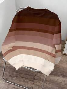 Manfinity Joysei 男士休闲套头卫衣，饰有马匹和渐变条纹印花，适合春秋季日常穿着、通勤和度假。 - 彩色 - 查看 2