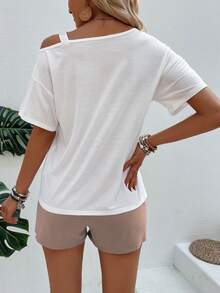 SHEIN LUNE Bộ đồ nữ thường ngày kiểu dáng bất đối xứng, gồm áo và quần short in chữ và kính râm, thích hợp cho mùa hè. - Nhiều màu - Xem 2