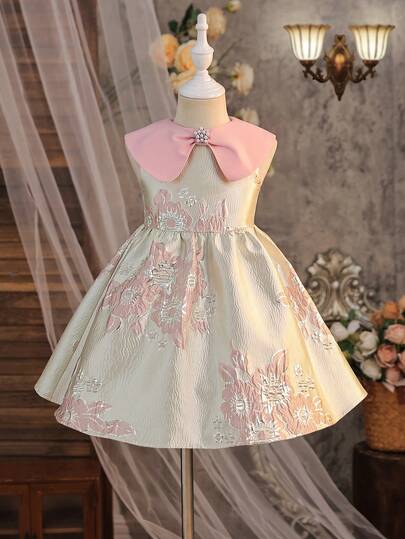 SHEIN 这款优雅奢华的修身休闲撞色翻领无袖连衣裙，适合少女穿着，优雅百搭，适合日常穿着、节日庆典、家庭聚会和特殊场合，也可作为姐妹装，春夏款式，可爱、优雅、甜美、复古、时尚，适合度假穿着，也可作为母女装或姐妹装。