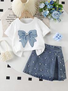 Elladie kids 2 peças/Conjunto Roupa de Estilo Fofo para Meninas Jovens, Inclui Top de Malha de Manga Curta Branca com Detalhe de Laço e Saia Denim Azul Vintage Ajustada com Decoração de Pérolas, Tecido Macio e Confortável, Elegante e Versátil para Primavera/Verão - Azul e Branco - Visão 1